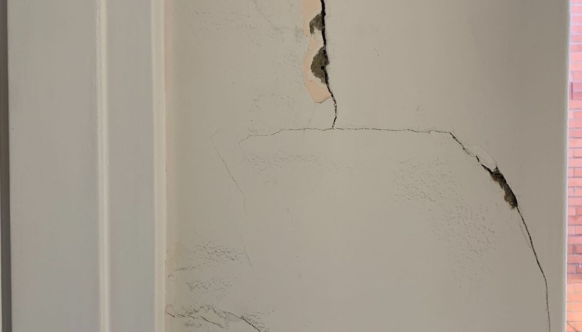 Cracks in the walls that needs repair by our Underpinning Noble-Park Service