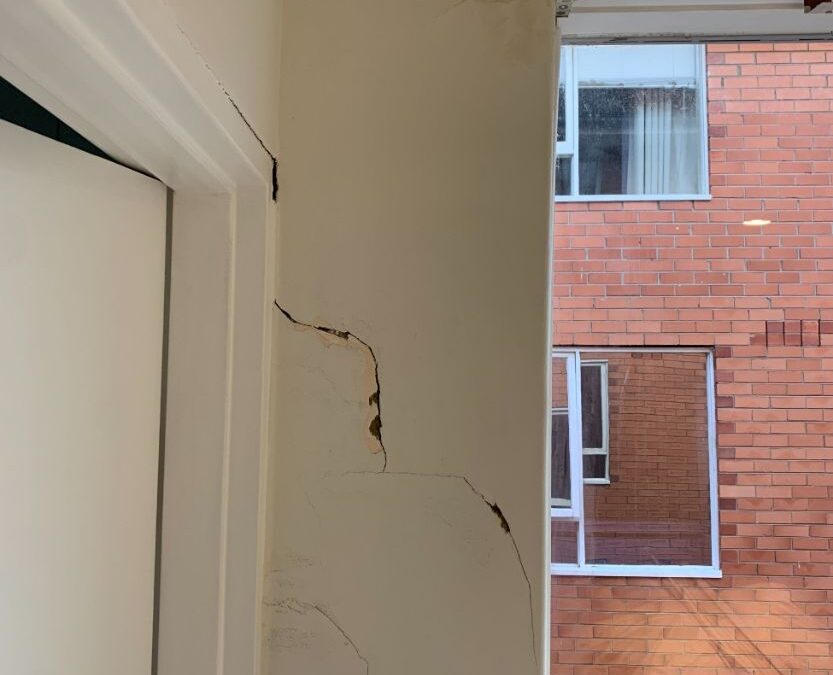 Underpinning Chadstone Team fixing cracks on the wall